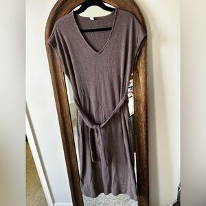 Old Navy Ribbed V-Neck Tie-Waist Midi Dress in Taupe